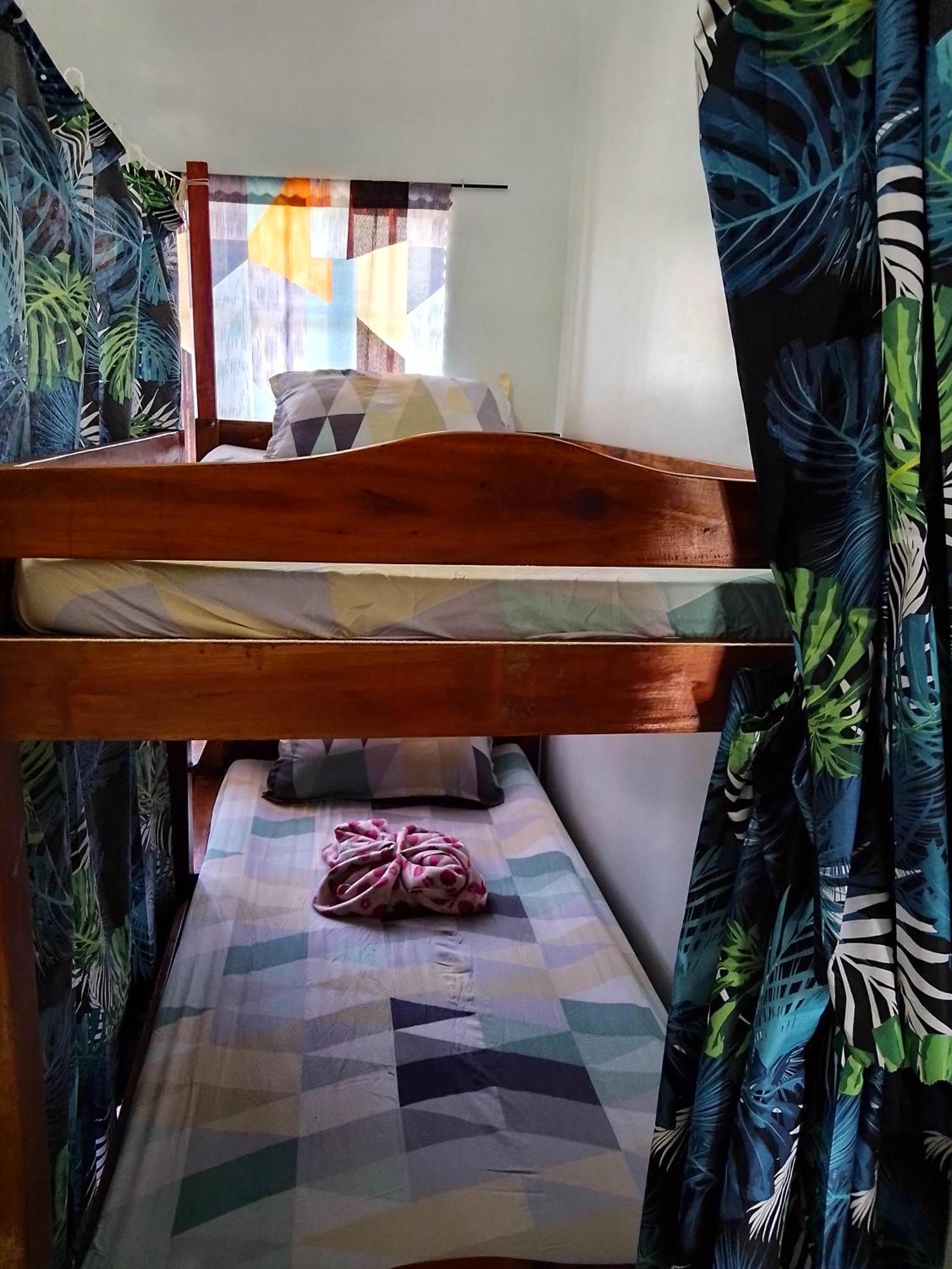 דירות פורטו פרינססה Estrelle Orange House - Backpackers Hub מראה חיצוני תמונה