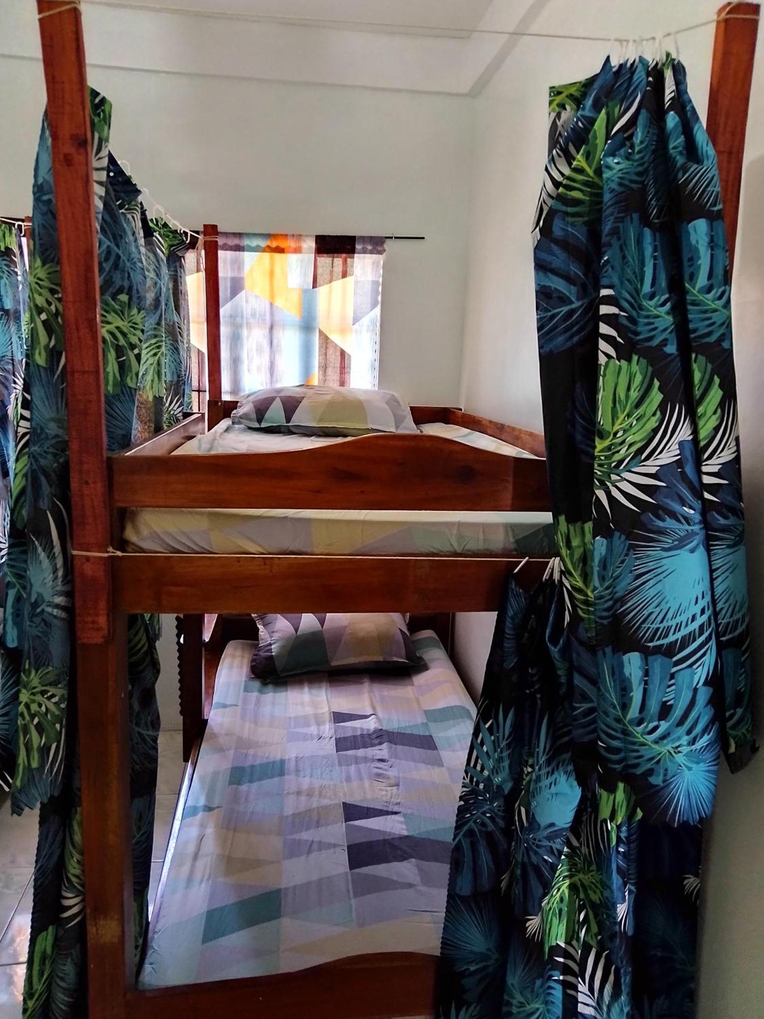 דירות פורטו פרינססה Estrelle Orange House - Backpackers Hub מראה חיצוני תמונה