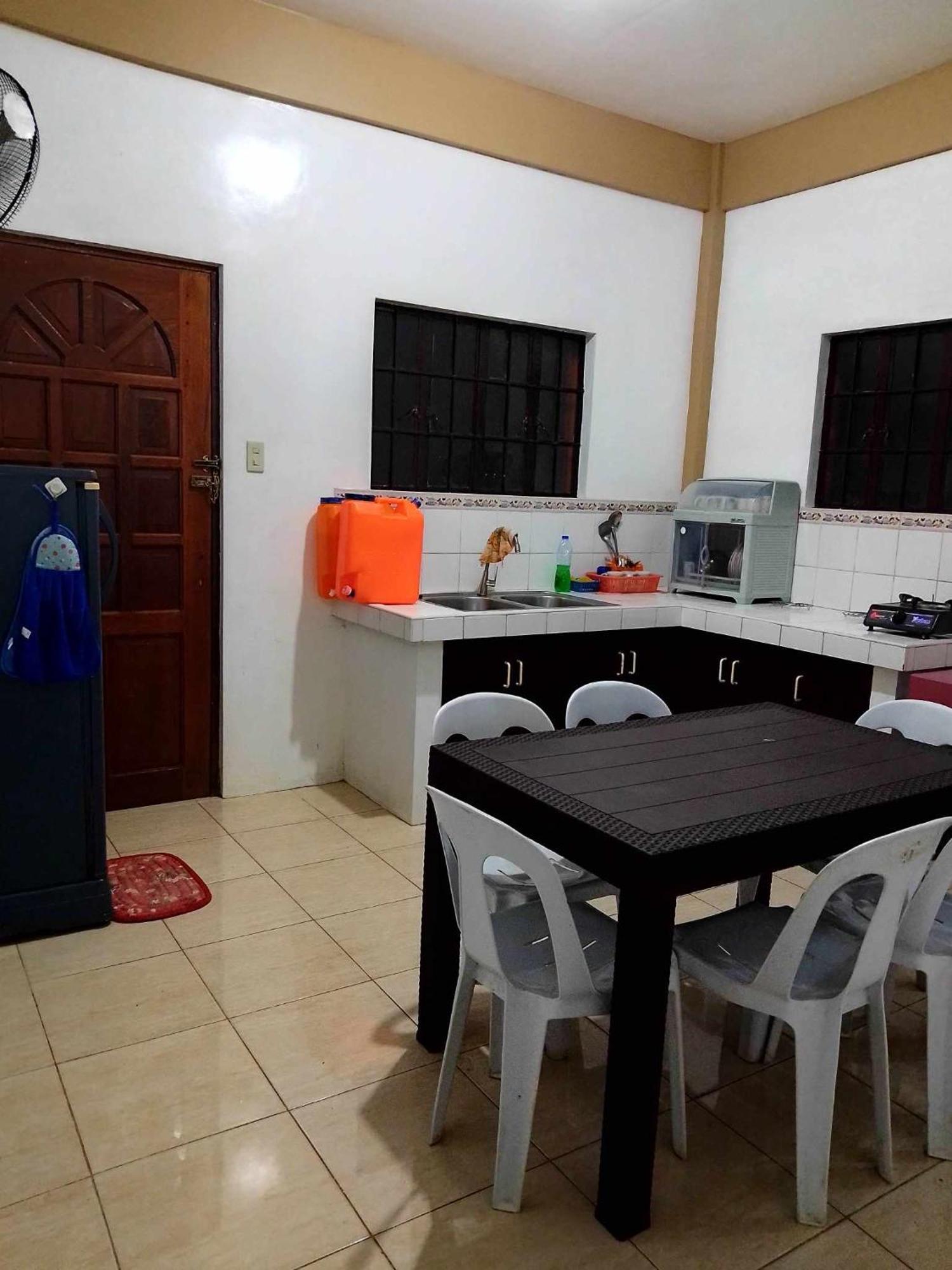 דירות פורטו פרינססה Estrelle Orange House - Backpackers Hub מראה חיצוני תמונה