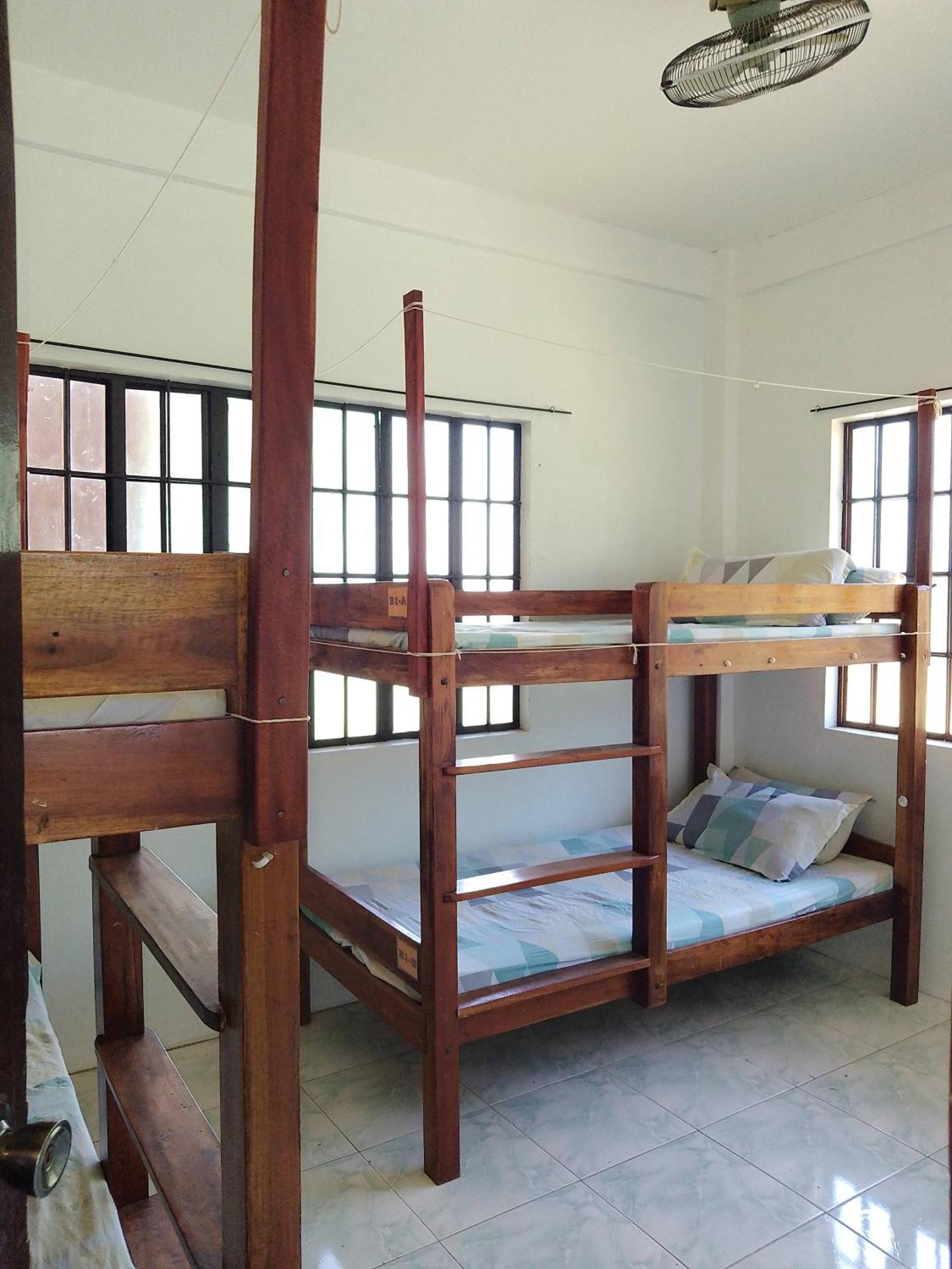 דירות פורטו פרינססה Estrelle Orange House - Backpackers Hub מראה חיצוני תמונה